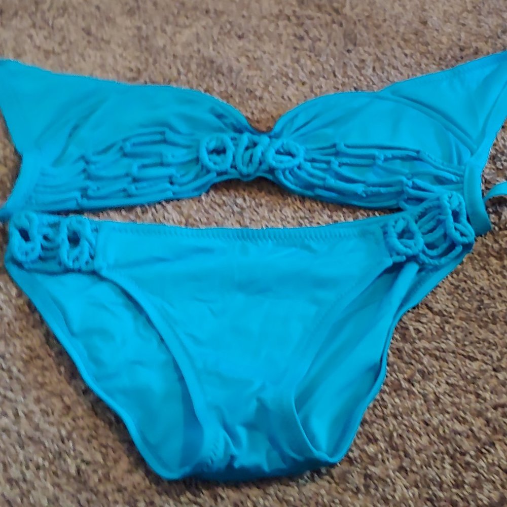 NWOT Womens Bikini  Size M  Becca